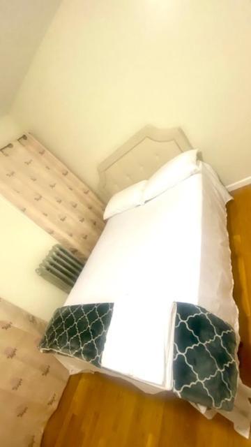 Minutes From Jfk, Beautiful Home With Peaceful, Cosy, Private Room Нью-Йорк Экстерьер фото