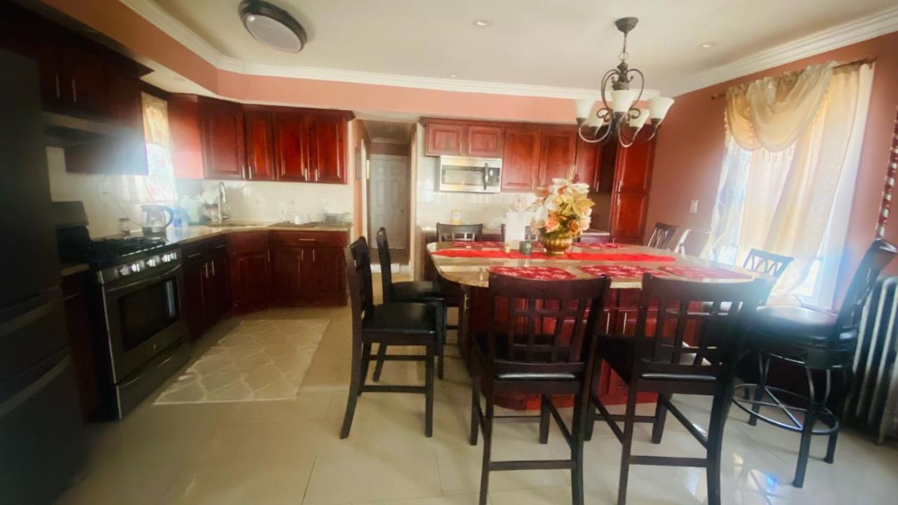 Minutes From Jfk, Beautiful Home With Peaceful, Cosy, Private Room Нью-Йорк Экстерьер фото