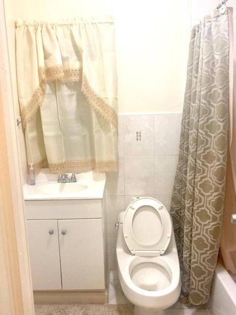 Minutes From Jfk, Beautiful Home With Peaceful, Cosy, Private Room Нью-Йорк Экстерьер фото